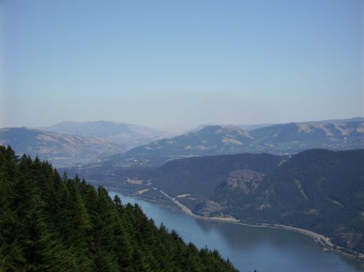 6 27 Columbia River Gorge east towards Dalles by Spemac Public domain